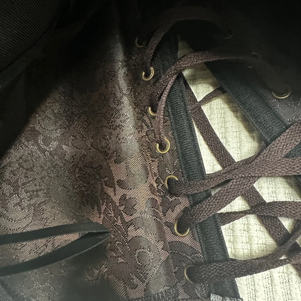 Vintage Corset with Buckle Details - Picture 8 of 10